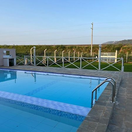 1 Bedroom Fully Furnished Luxurious Apartment Voi Town Exteriér fotografie