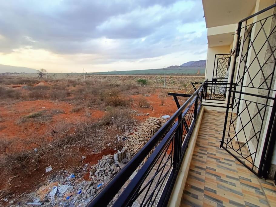 1 Bedroom Fully Furnished Luxurious Apartment Voi Town Exteriér fotografie